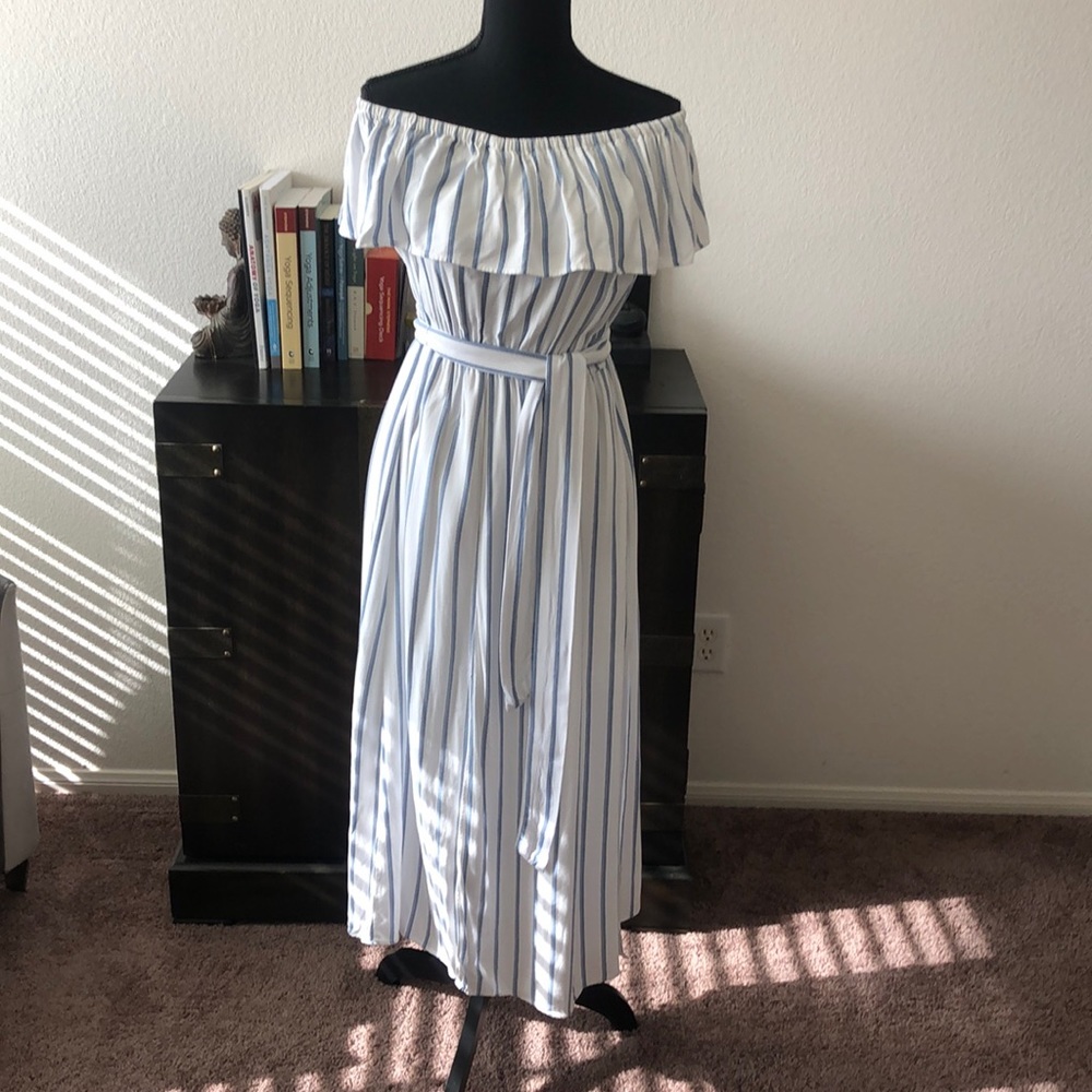 Off Shoulder blue striped dress. M